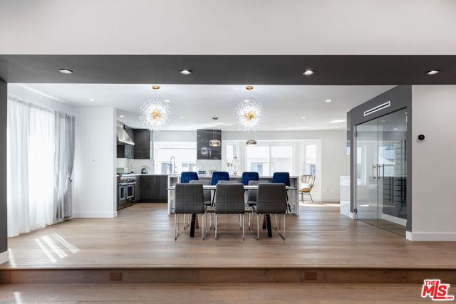 18721 Hatteras Street 10, Tarzana (los Angeles), CA 91356