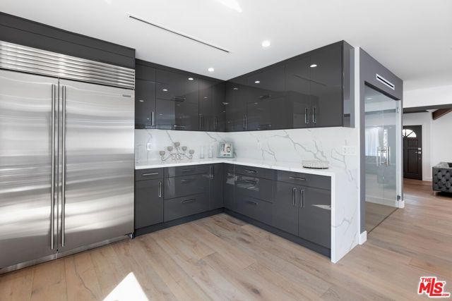 18721 Hatteras Street 10, Tarzana (los Angeles), CA 91356