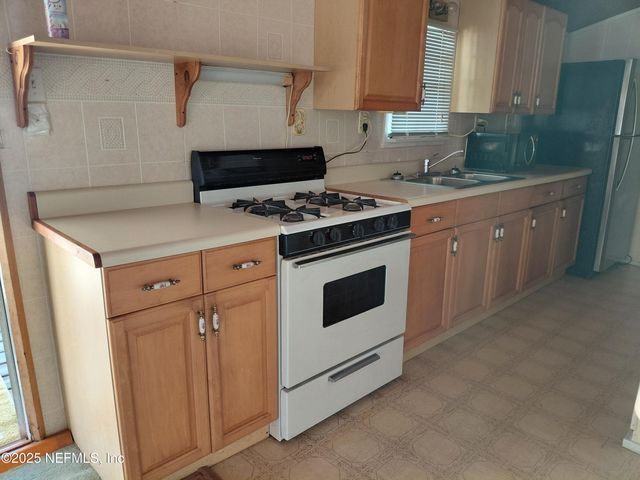 15690 SEARS Road, Jacksonville, FL 32218