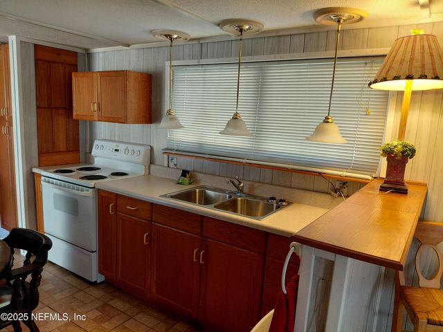 15690 SEARS Road, Jacksonville, FL 32218