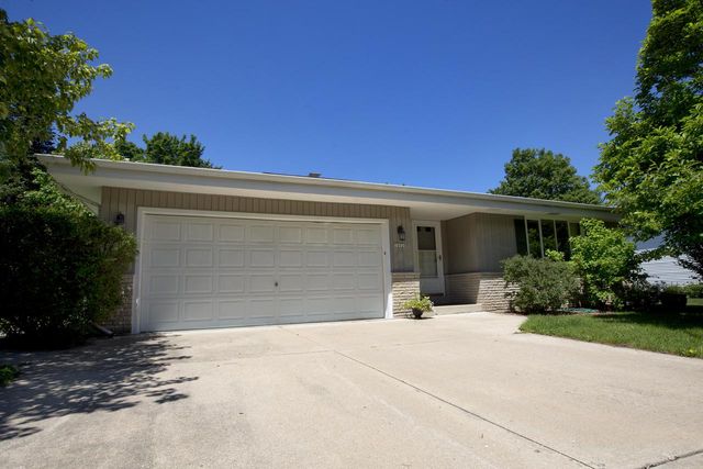 10520 W Monastery DRIVE, Franklin, WI 53132