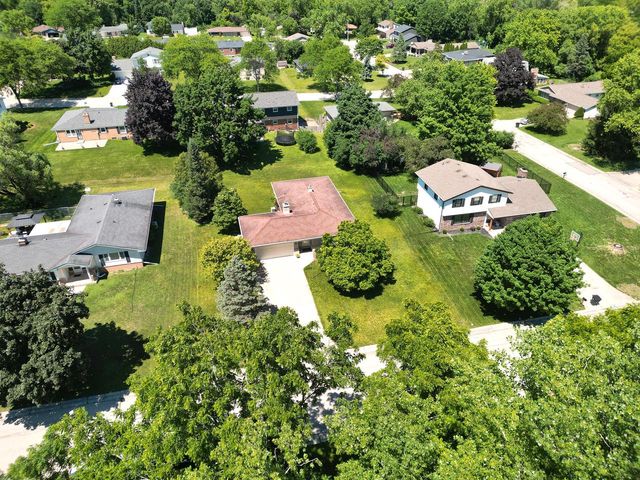 10520 W Monastery DRIVE, Franklin, WI 53132