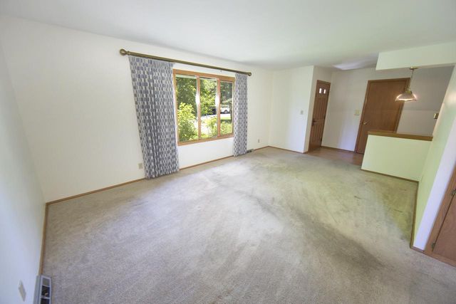 10520 W Monastery DRIVE, Franklin, WI 53132