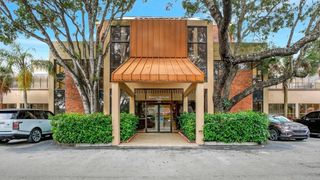 7050 NW 4th St 202, Plantation, FL 33317