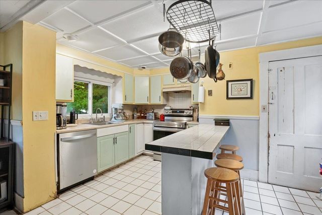 60 Avery Street, Laconia, NH 03246