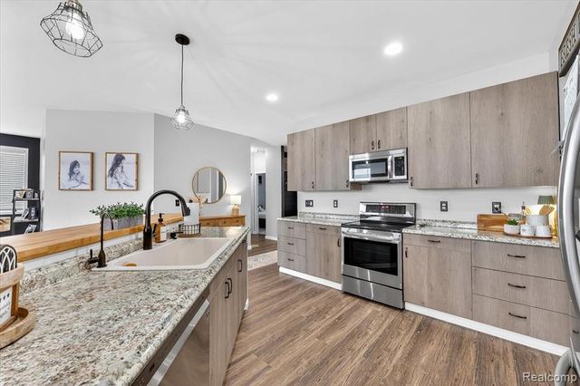 1881 S Lake George Road, Attica, MI 48412