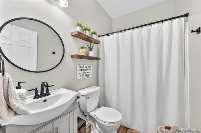 1881 S Lake George Road, Attica, MI 48412