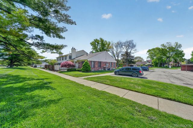 38969 Golfview Drive W, Clinton Charter Township, MI 48038