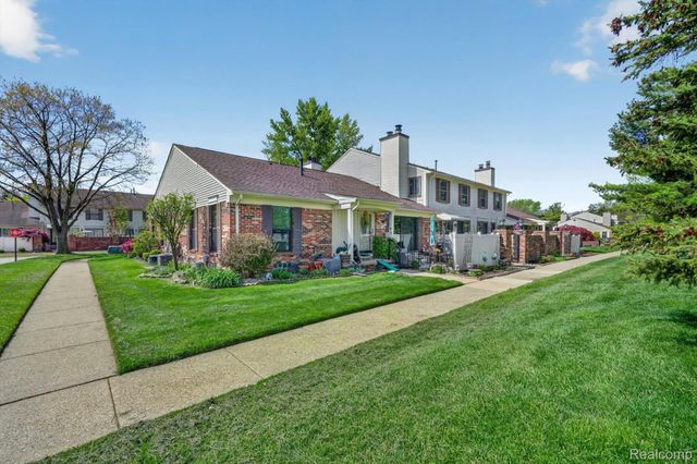 38969 Golfview Drive W, Clinton Charter Township, MI 48038
