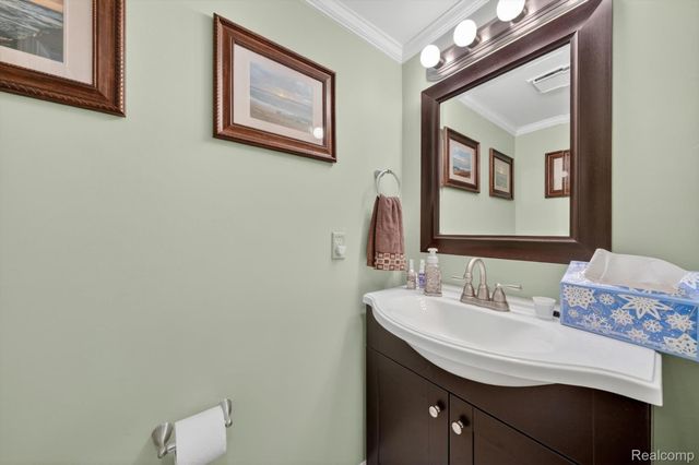 38969 Golfview Drive W, Clinton Charter Township, MI 48038