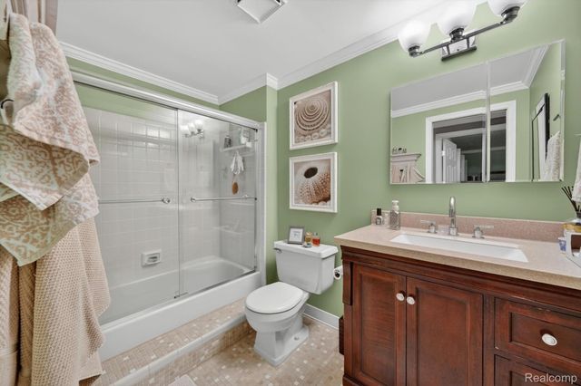 38969 Golfview Drive W, Clinton Charter Township, MI 48038