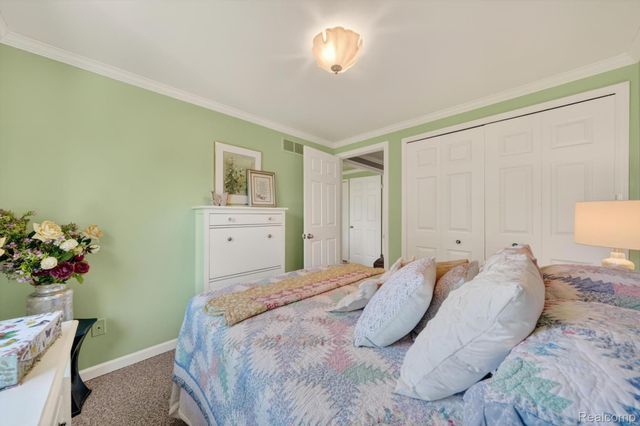 38969 Golfview Drive W, Clinton Charter Township, MI 48038
