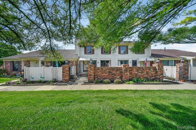 38969 Golfview Drive W, Clinton Charter Township, MI 48038