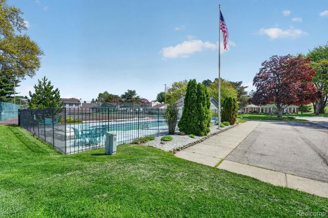 38969 Golfview Drive W, Clinton Charter Township, MI 48038