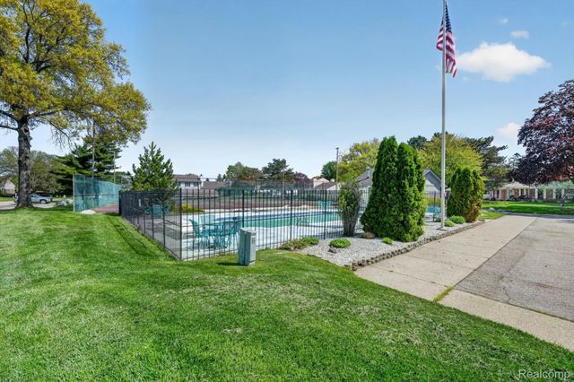 38969 Golfview Drive W, Clinton Charter Township, MI 48038