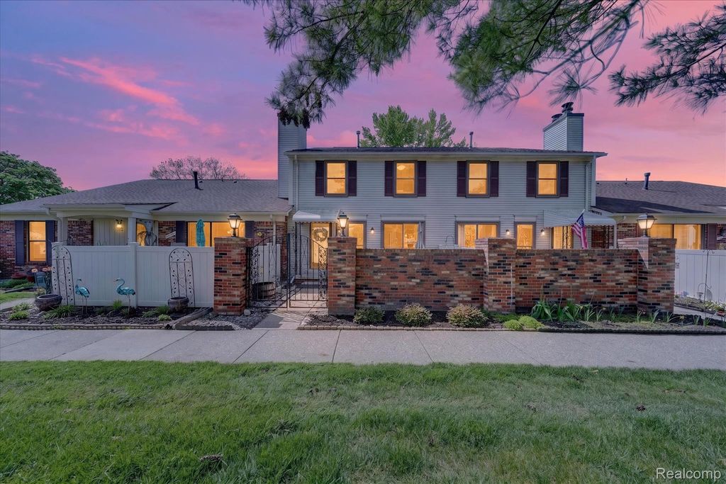 38969 Golfview Drive W, Clinton Charter Township, MI 48038