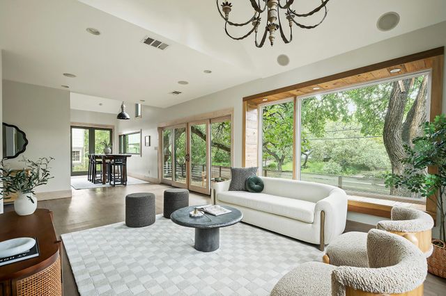913 Christopher ST, Austin, TX 78704
