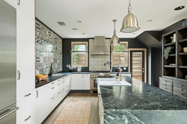913 Christopher ST, Austin, TX 78704