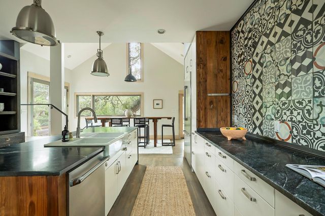 913 Christopher ST, Austin, TX 78704