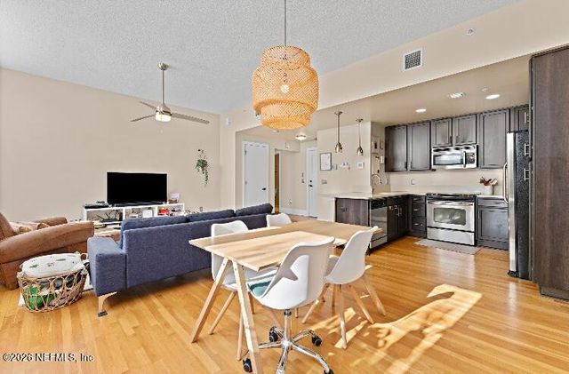 2525 COLLEGE Street 2304, Jacksonville, FL 32204