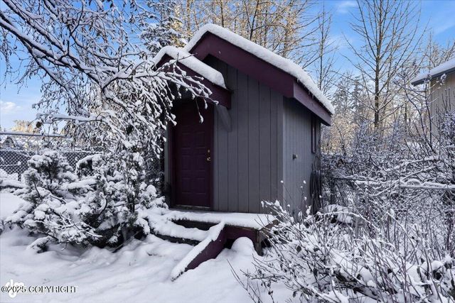 4100 McLean Place, Anchorage, AK 99504