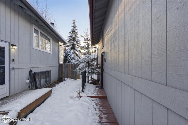 4100 McLean Place, Anchorage, AK 99504