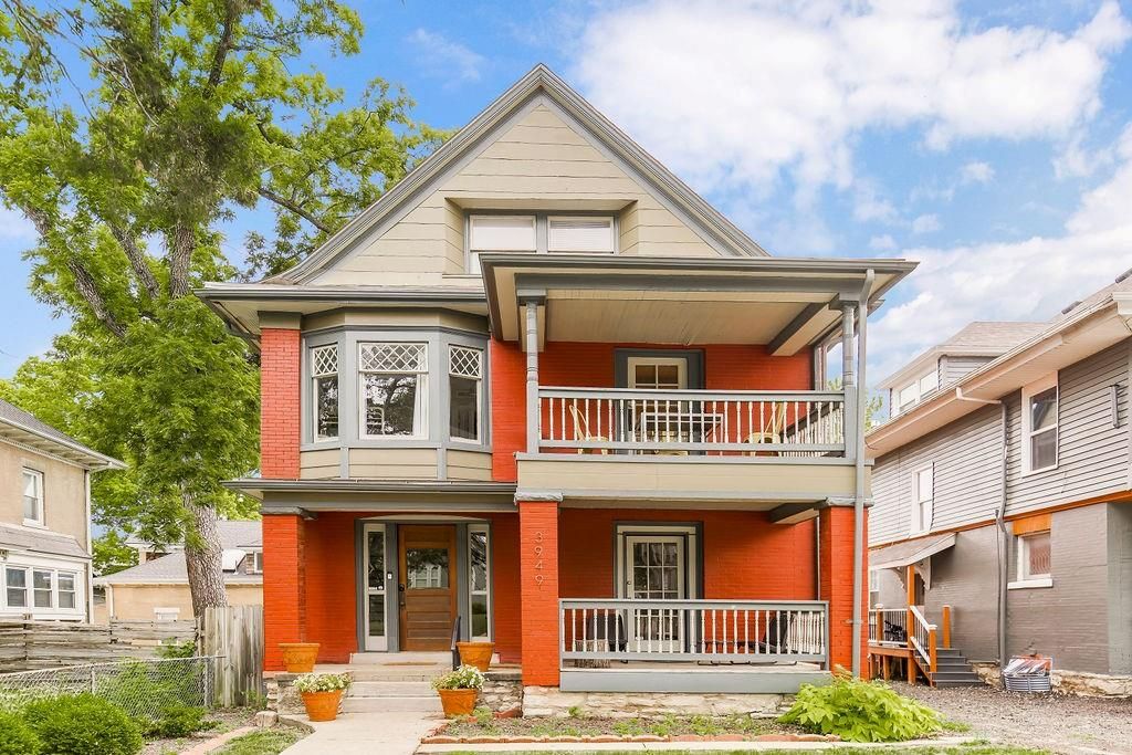 3949 Warwick Boulevard, Kansas City, MO 64111