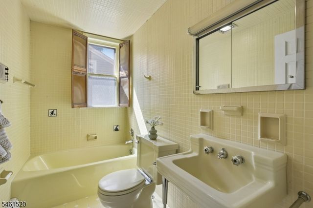1 Wootton Rd, Essex Fells Twp., NJ 07021