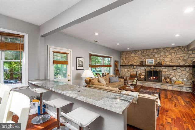 4 THERESA DR, Lawrenceville, NJ 08648