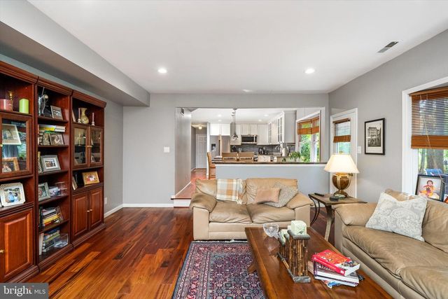 4 THERESA DR, Lawrenceville, NJ 08648