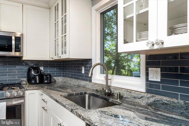 4 THERESA DR, Lawrenceville, NJ 08648