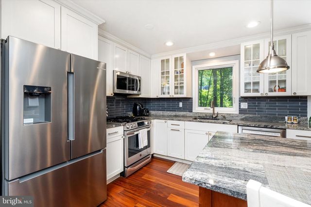 4 THERESA DR, Lawrenceville, NJ 08648