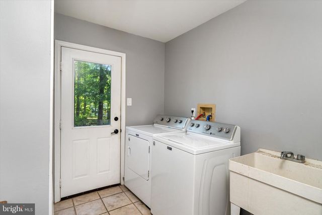 4 THERESA DR, Lawrenceville, NJ 08648