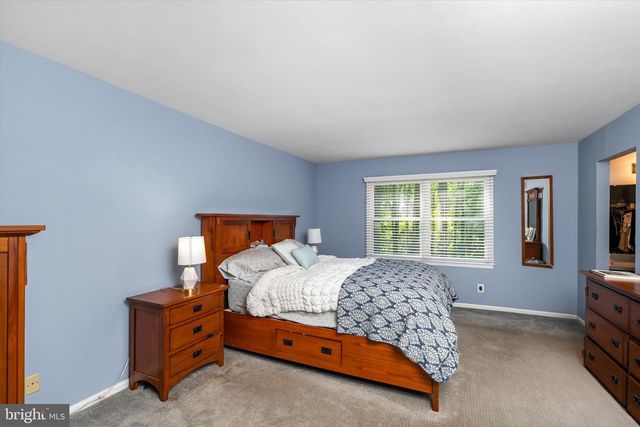 4 THERESA DR, Lawrenceville, NJ 08648