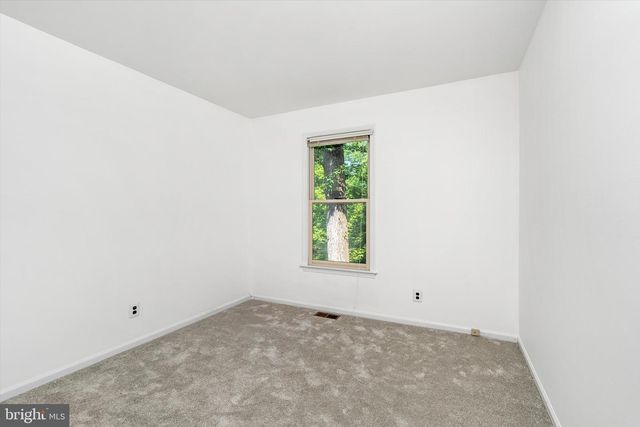 4 THERESA DR, Lawrenceville, NJ 08648