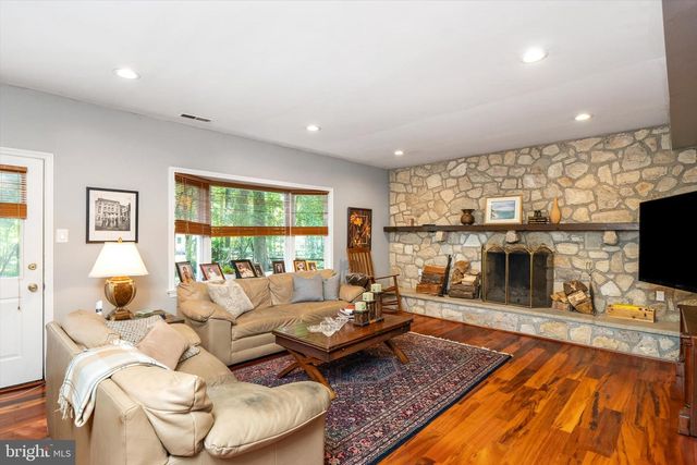 4 THERESA DR, Lawrenceville, NJ 08648