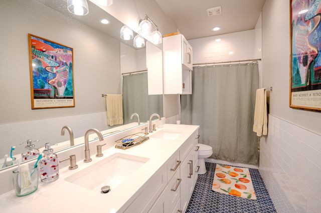 2320 Kellie Brooke RD, Spicewood, TX 78669