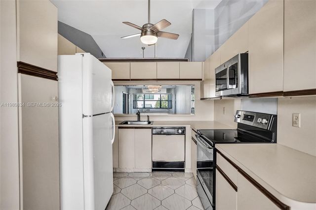 7681 Tahiti Lane 205, Lake Worth, FL 33467