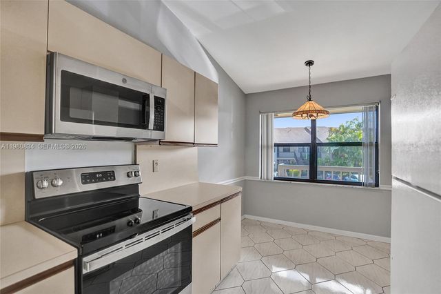 7681 Tahiti Lane 205, Lake Worth, FL 33467