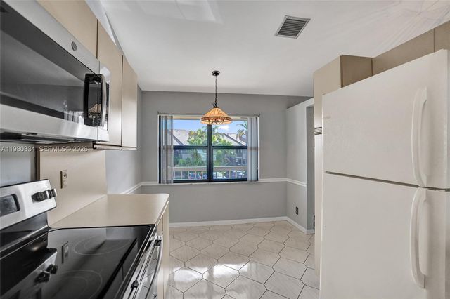 7681 Tahiti Lane 205, Lake Worth, FL 33467