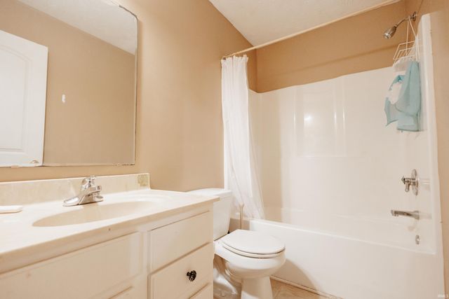 12840 Kingsley Court, Evansville, IN 47725