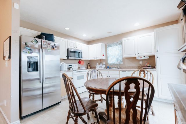 12840 Kingsley Court, Evansville, IN 47725