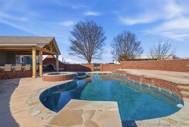 6501 E 370 Road, Oologah, OK 74053