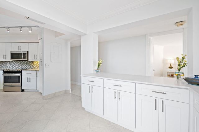 3501 S Ocean Boulevard 307, South Palm Beach, FL 33480