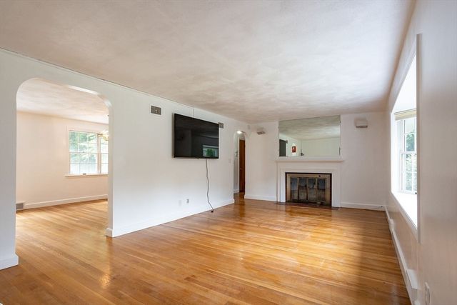 16 Westwood Rd, Lexington, MA 02420