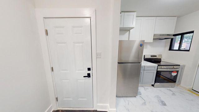 2401 E 75th Street 3, Chicago, IL 60649