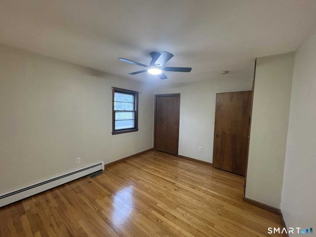 16 Raymond Road, Woodbridge, CT 06525