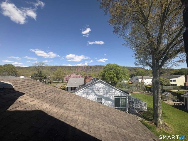 16 Raymond Road, Woodbridge, CT 06525