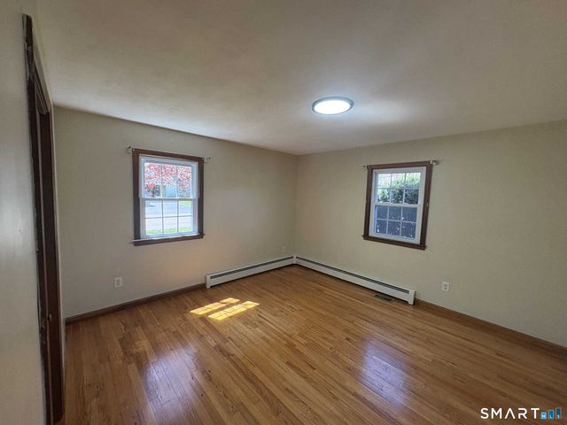 16 Raymond Road, Woodbridge, CT 06525