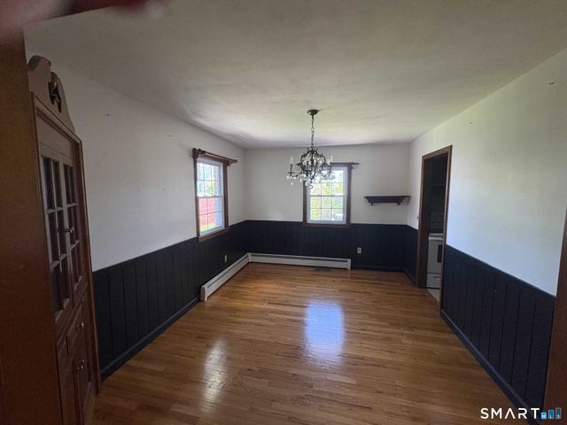 16 Raymond Road, Woodbridge, CT 06525